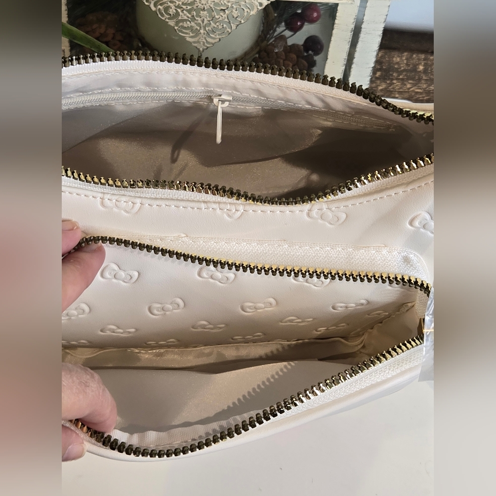 Hello Kitty White Shoulder Bag - Picture 5 of 7